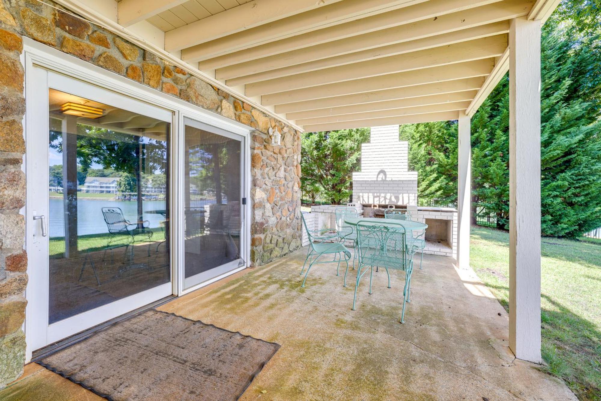 Smith Mountain Lake Retreat With Private Beach! Huddleston Ngoại thất bức ảnh