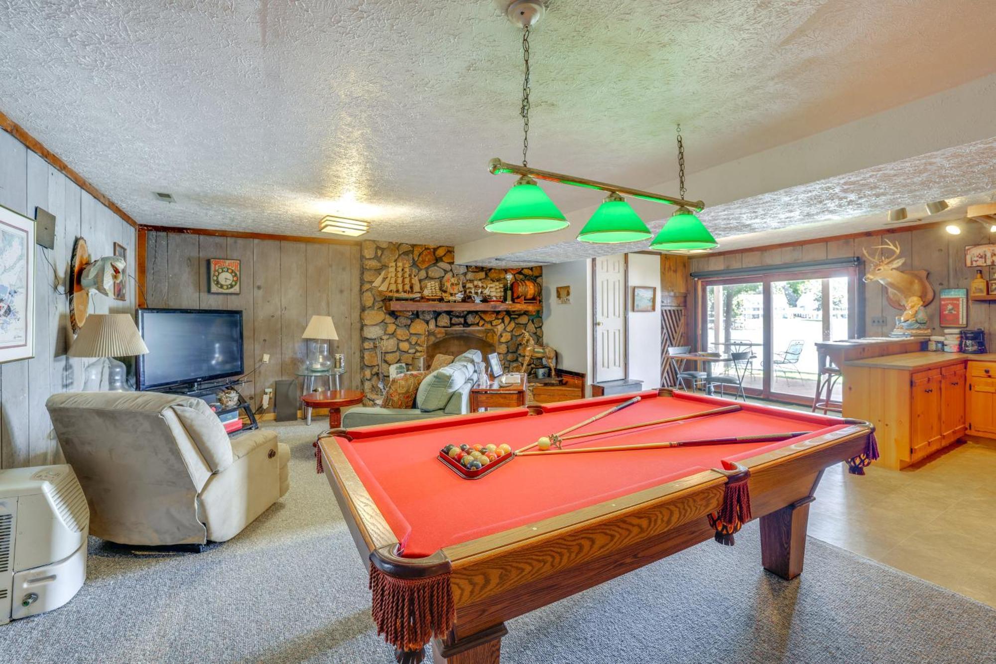 Smith Mountain Lake Retreat With Private Beach! Huddleston Ngoại thất bức ảnh