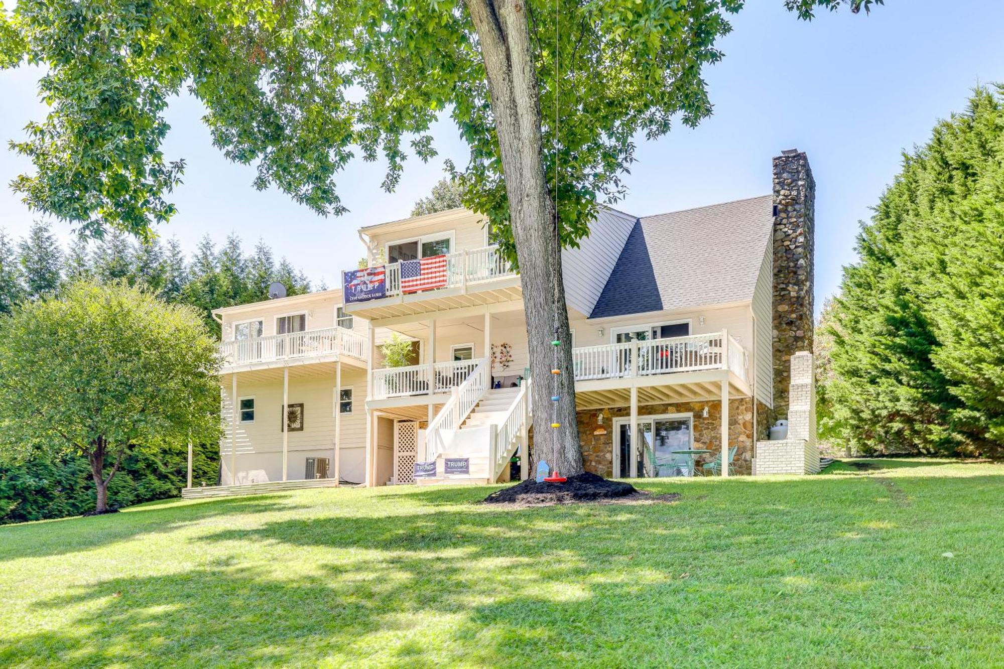 Smith Mountain Lake Retreat With Private Beach! Huddleston Ngoại thất bức ảnh